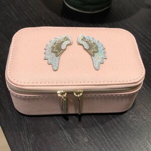 Like new Estella Bartlett travel jewelry case light pinkangel wings design 3x5